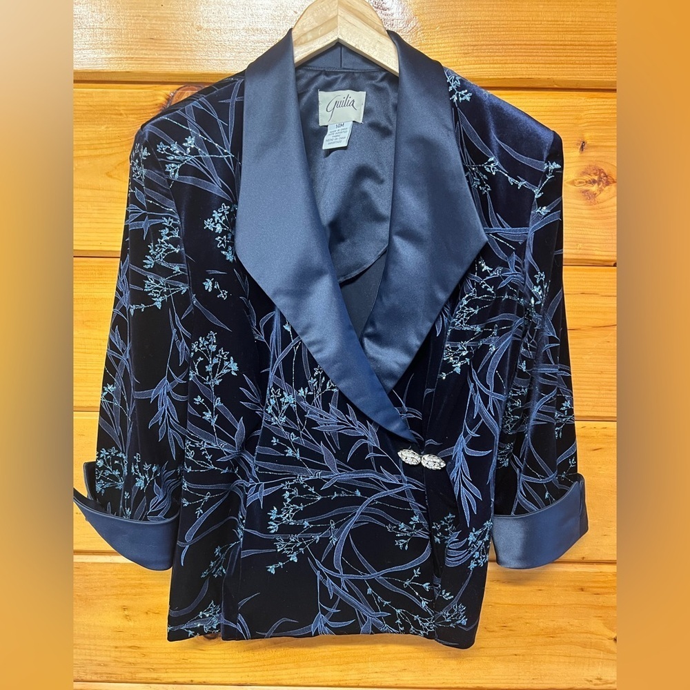 VTG Guilia Women's Blazer Floral Embellished Shawl Collar 3/4 Cuffed Sleeves